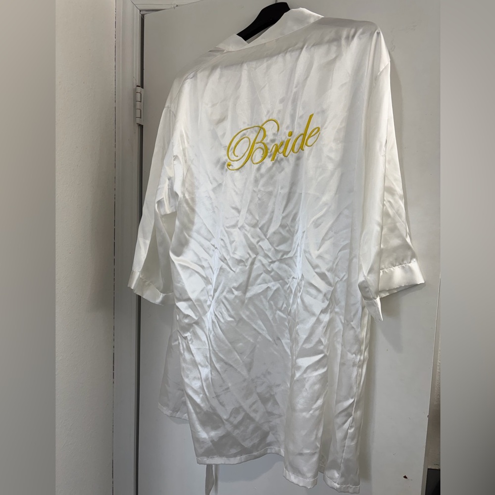 Bridal kit: White Bride Robe + Short Veil - Picture 3 of 14